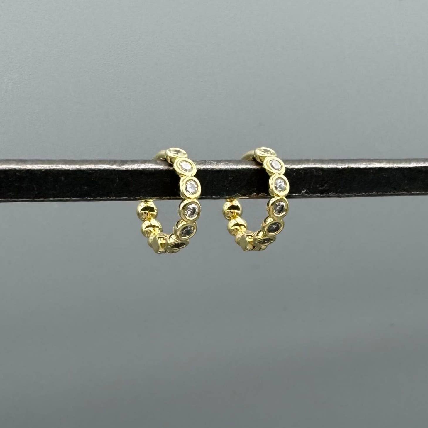 Bezel CZ Dot Clicker Huggies