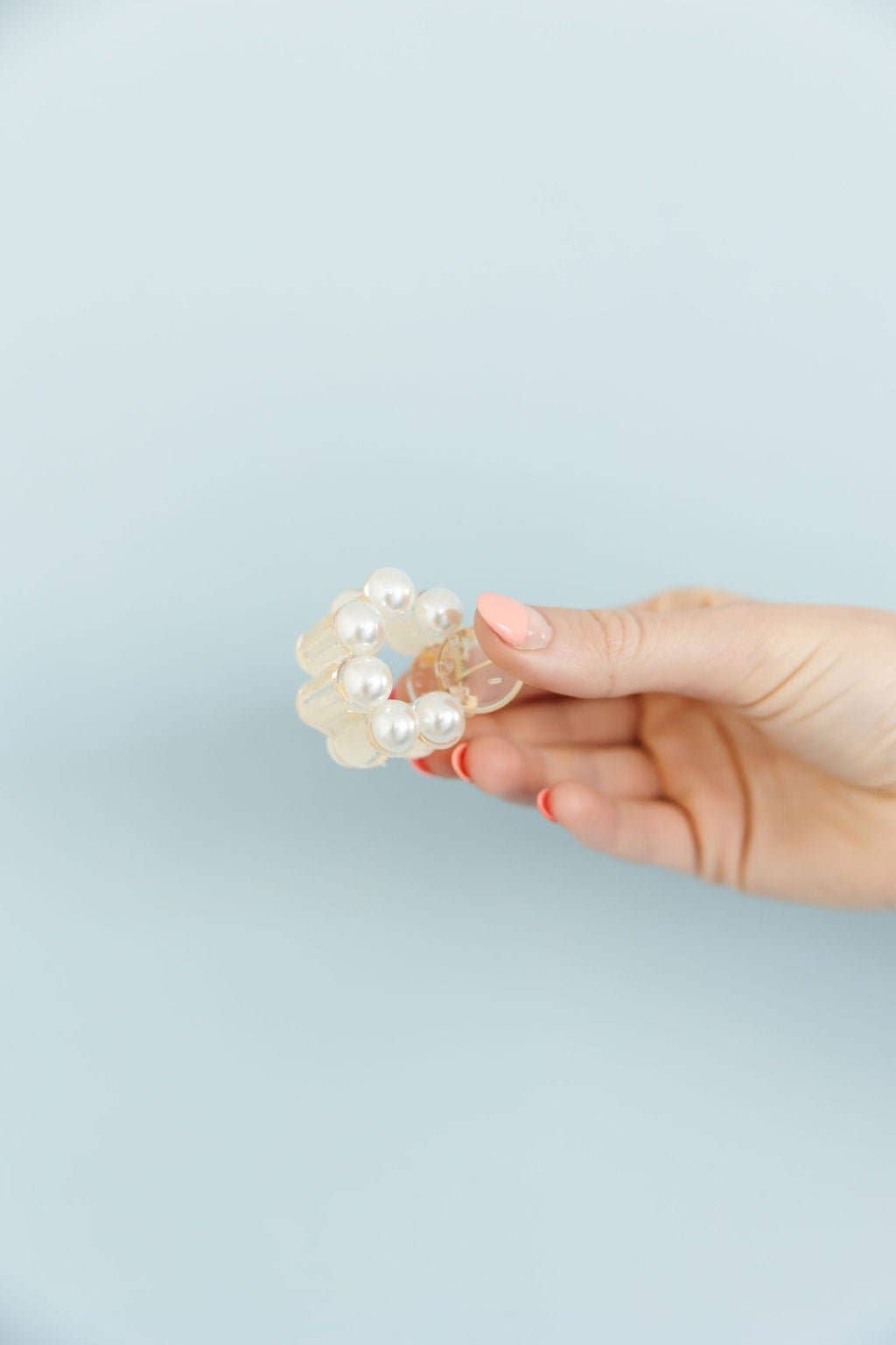 Meg Pearl Claw Clip
