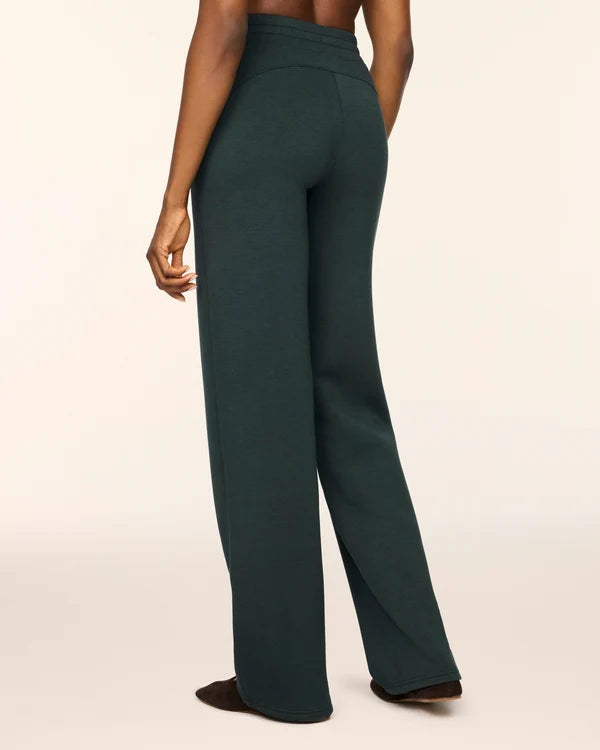 Airessentials® Straight Leg Pant