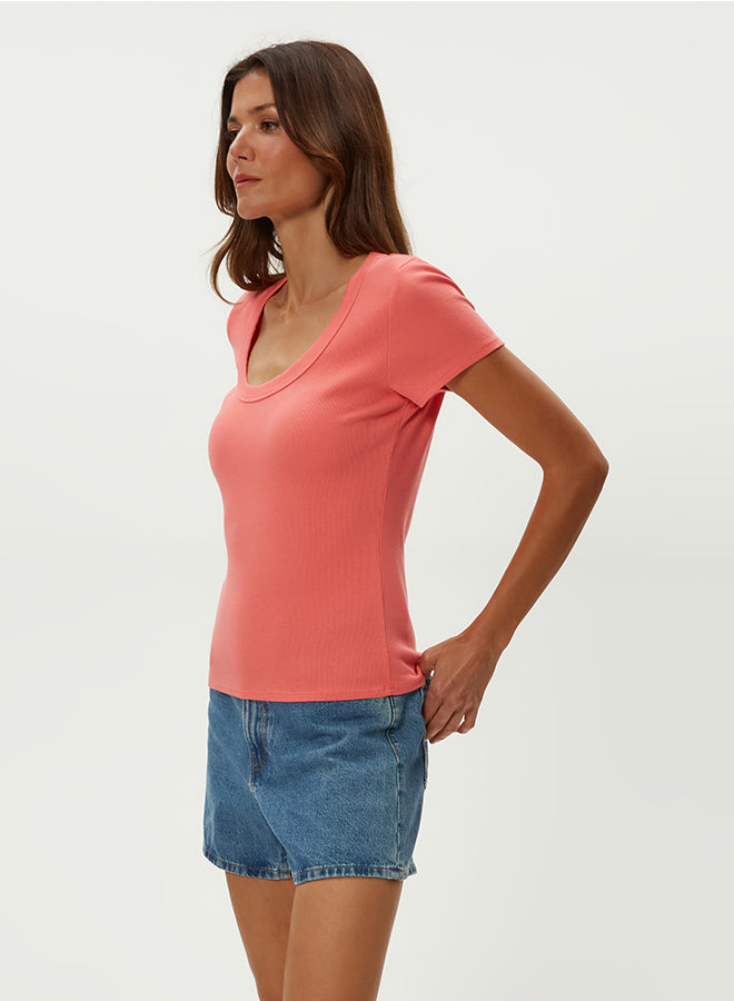 CALLA SCOOPNECK TEE