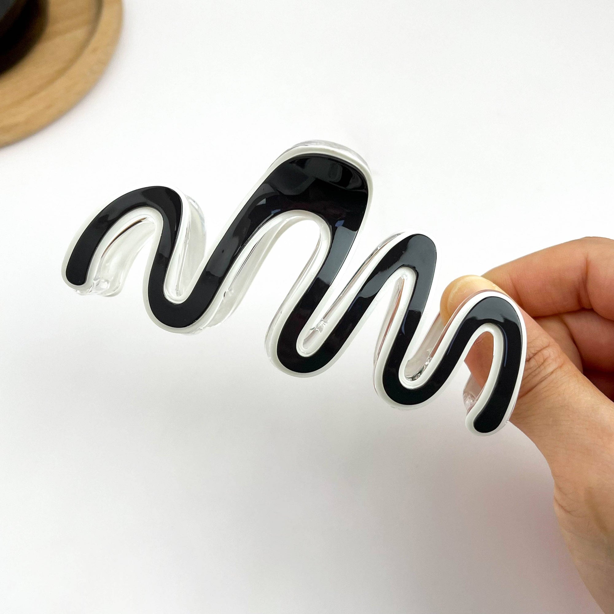 Large Wave Claw Clip