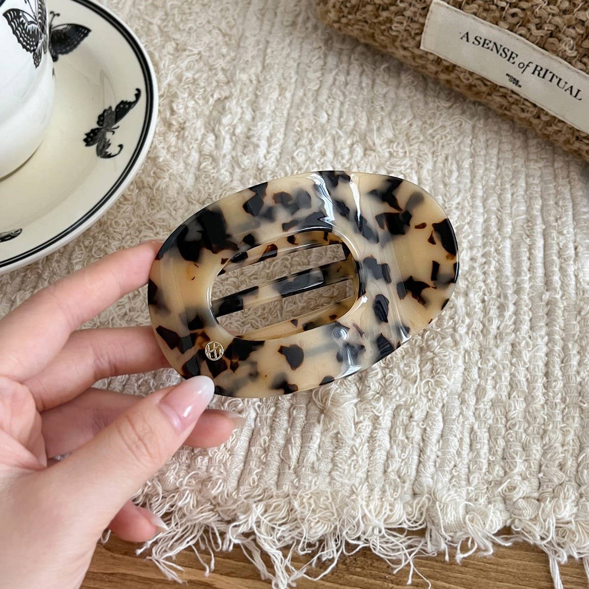 Oval Flat Hair Claw Clip