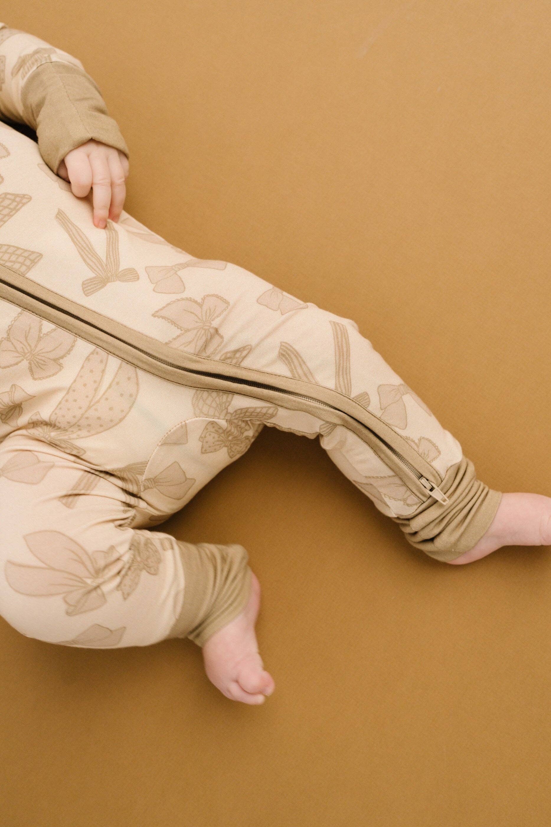 Baby Bamboo sleeper - Neutral Bows