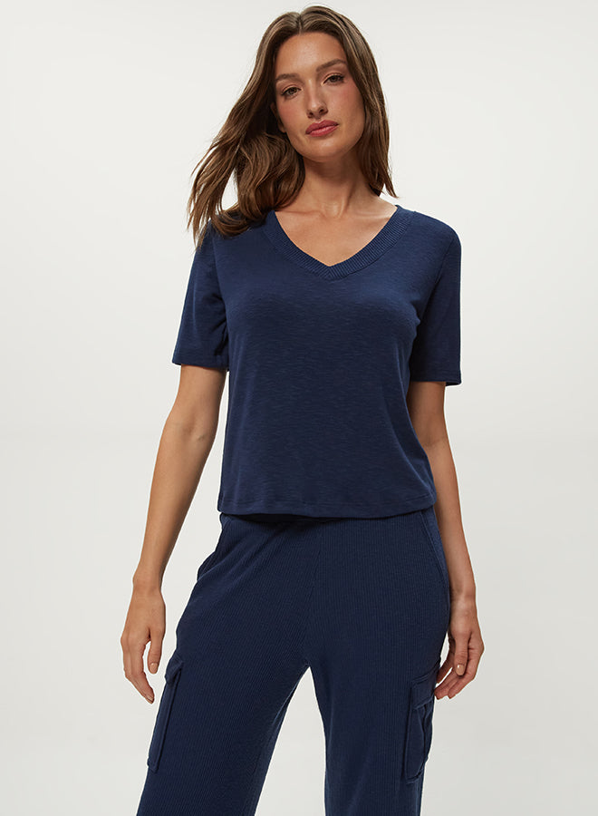 MATTY V-NECK TOP