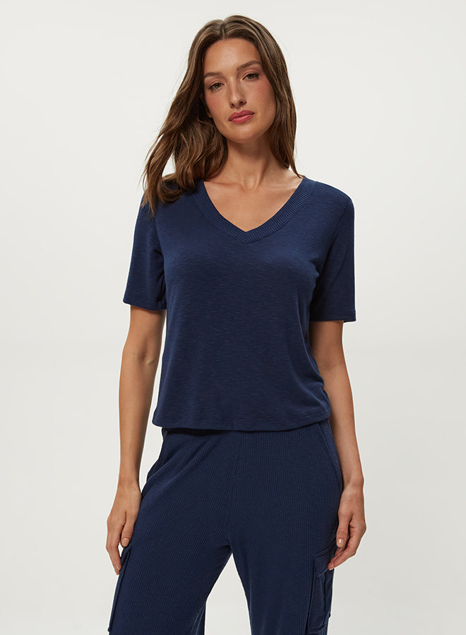 MATTY V-NECK TOP