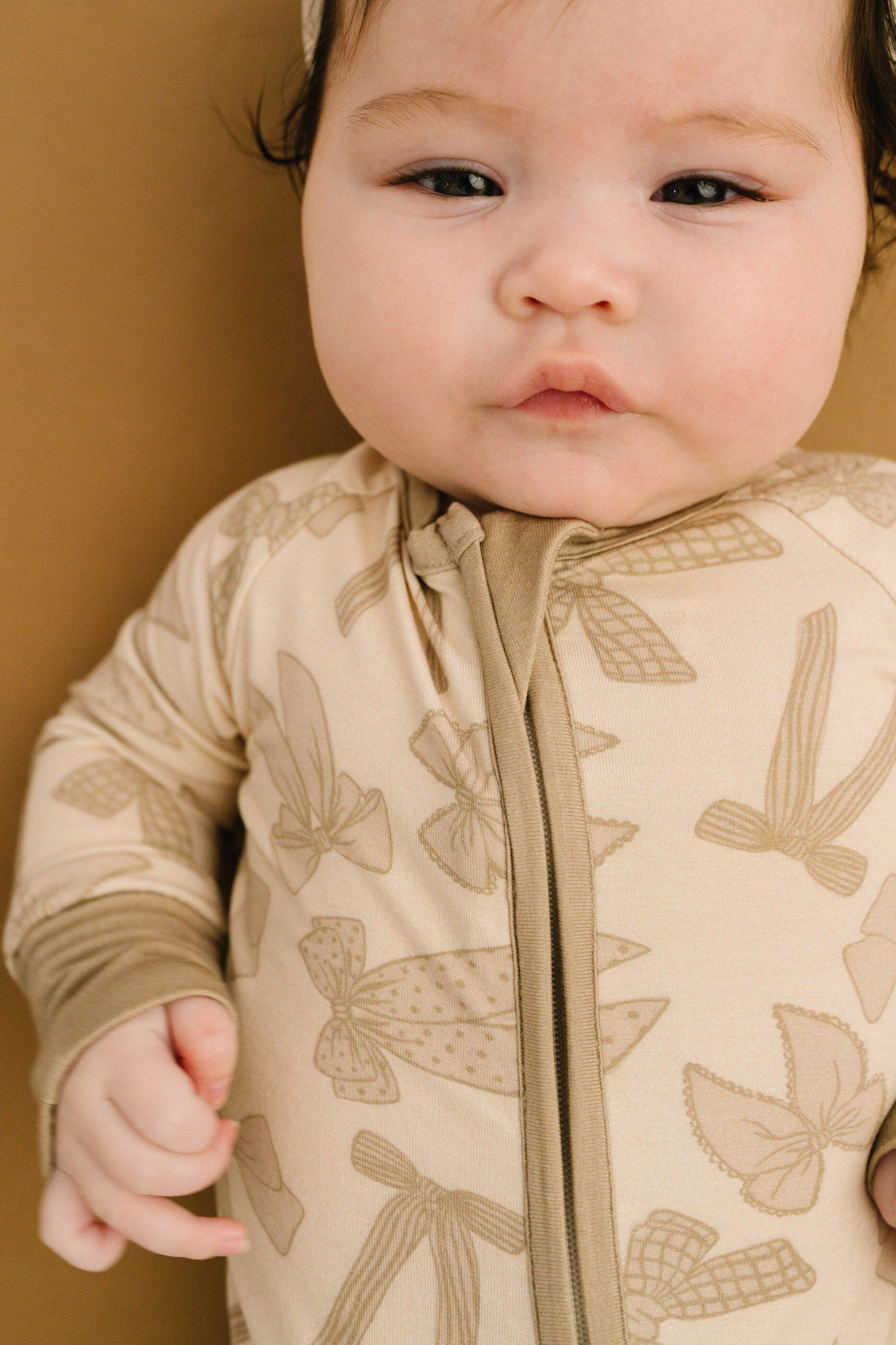 Baby Bamboo sleeper - Neutral Bows