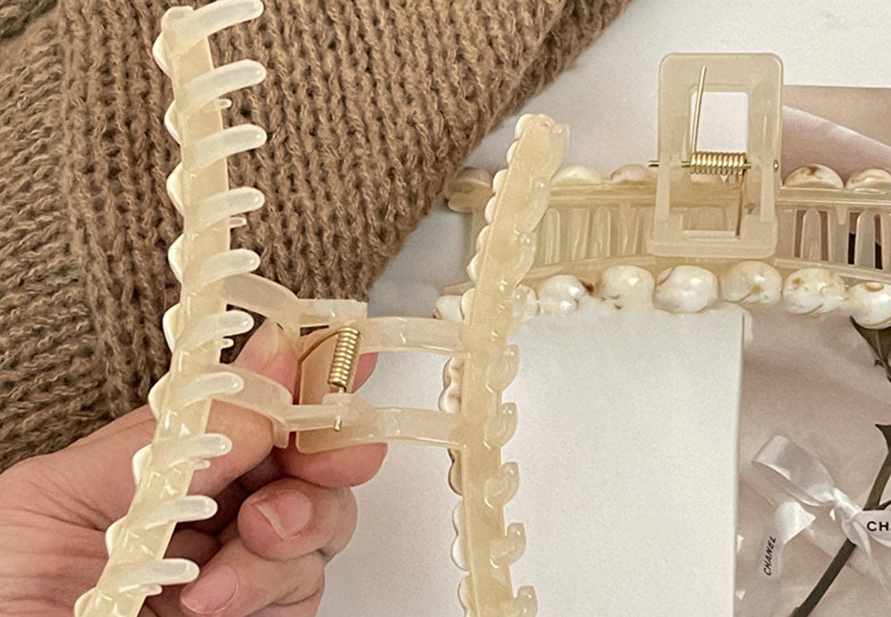 Marble Detail Hair Claw