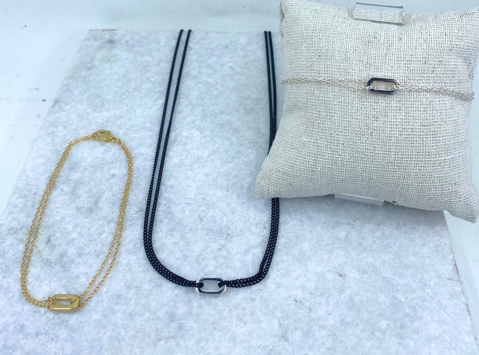 Two Tone Chain Loop Necklace