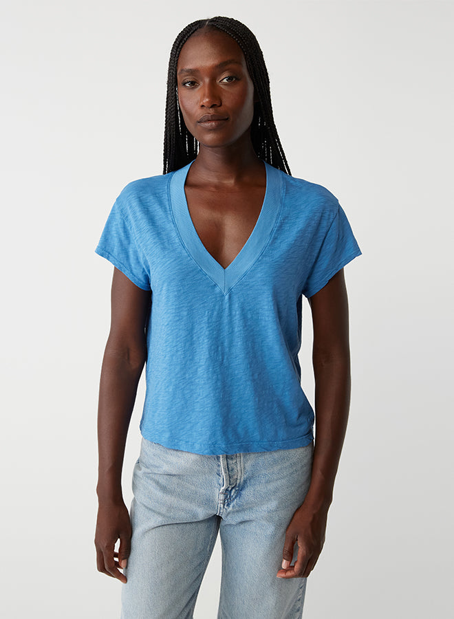 HARLAN CROPPED V-NECK TEE
