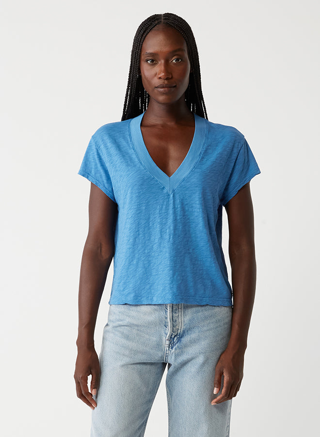 HARLAN CROPPED V-NECK TEE