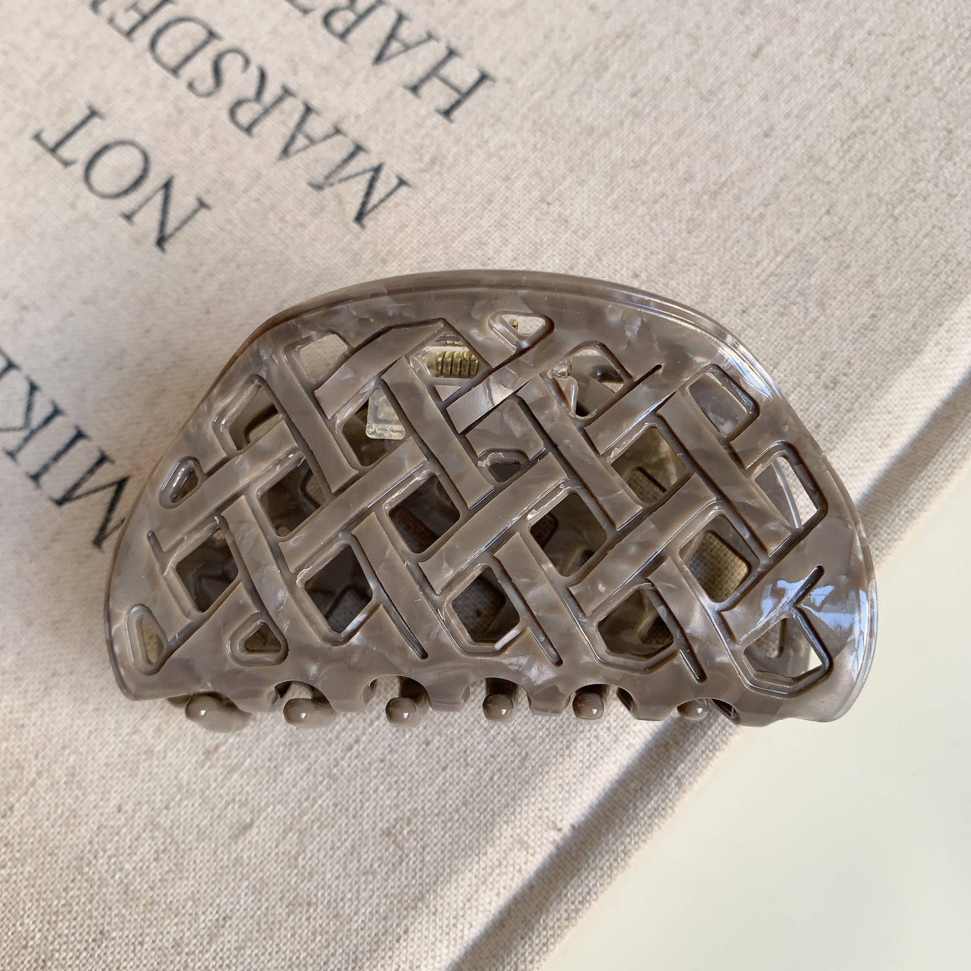 Woven Lattice Claw Clip