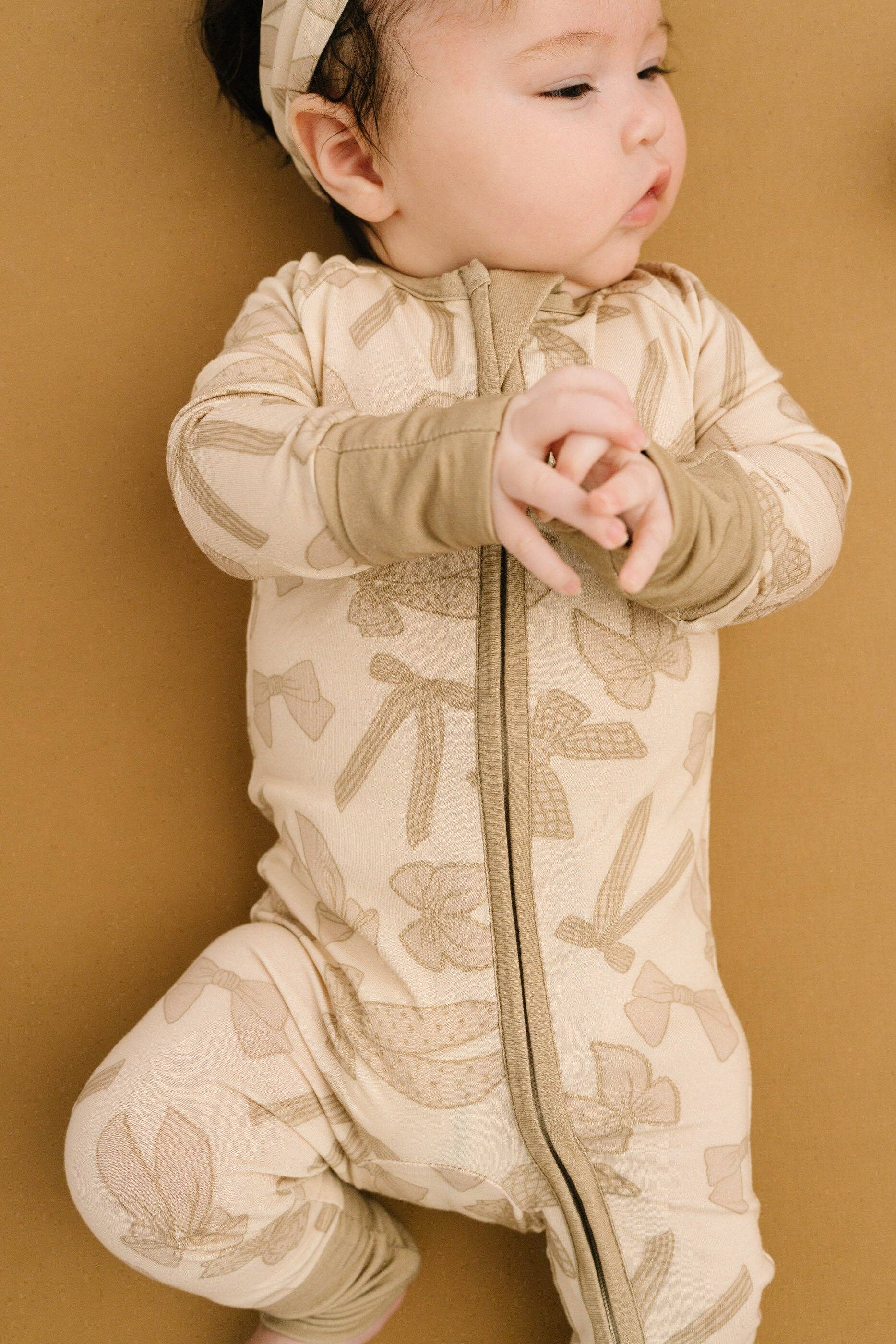 Baby Bamboo sleeper - Neutral Bows