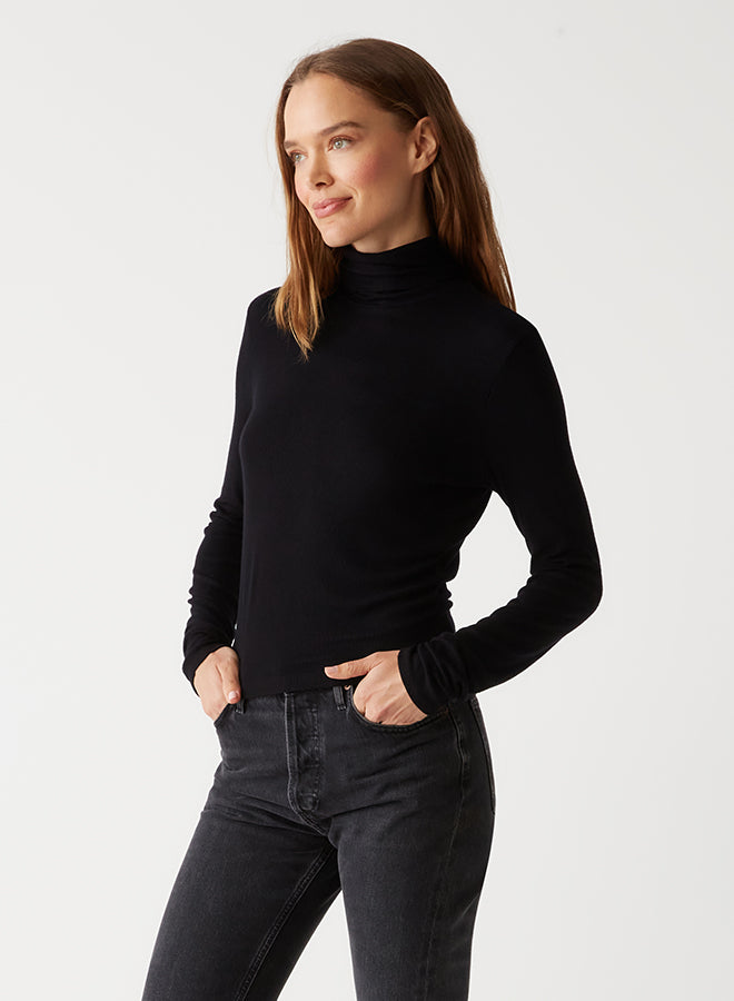TARA CROP TURTLENECK
