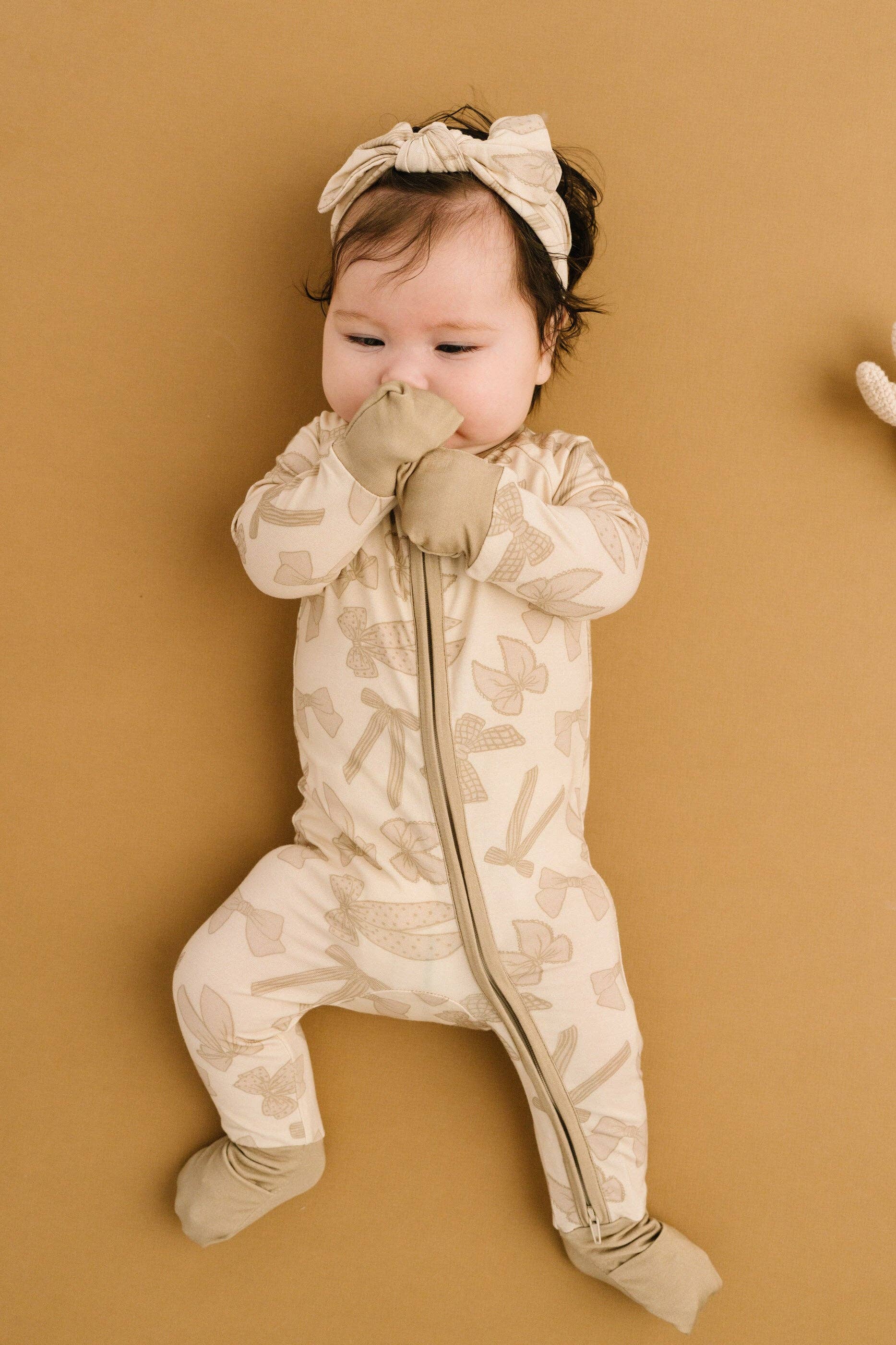 Baby Bamboo sleeper - Neutral Bows