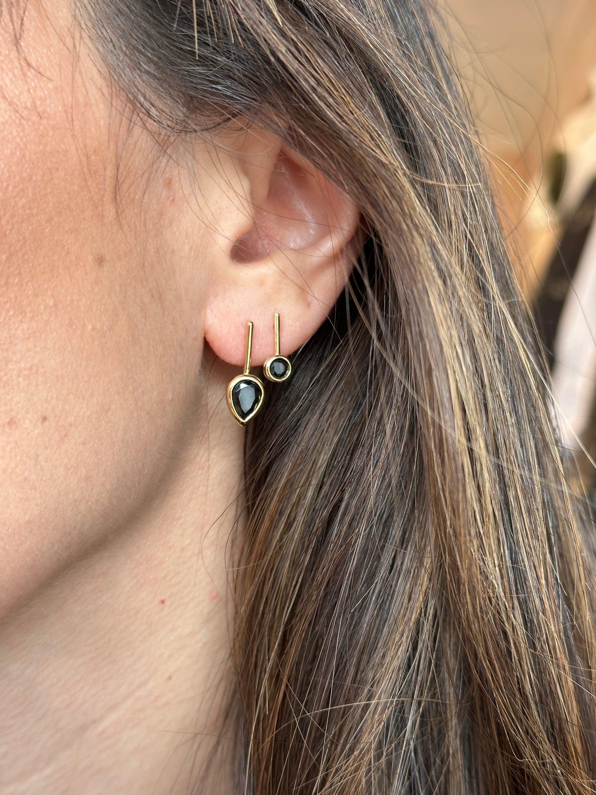 Alöise Black Earrings