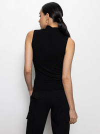 ESSENTIAL SLVLESS MOCK NECK