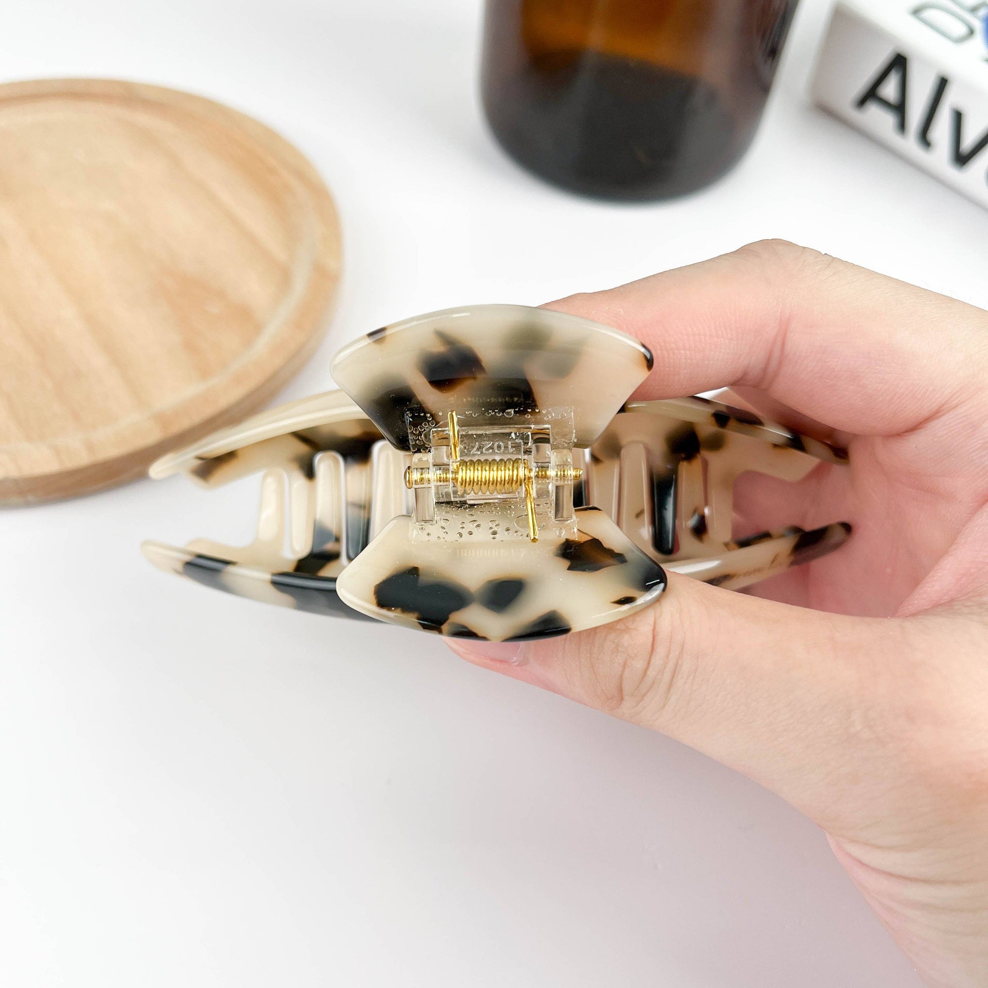 Tortoise Curved Claw Clip