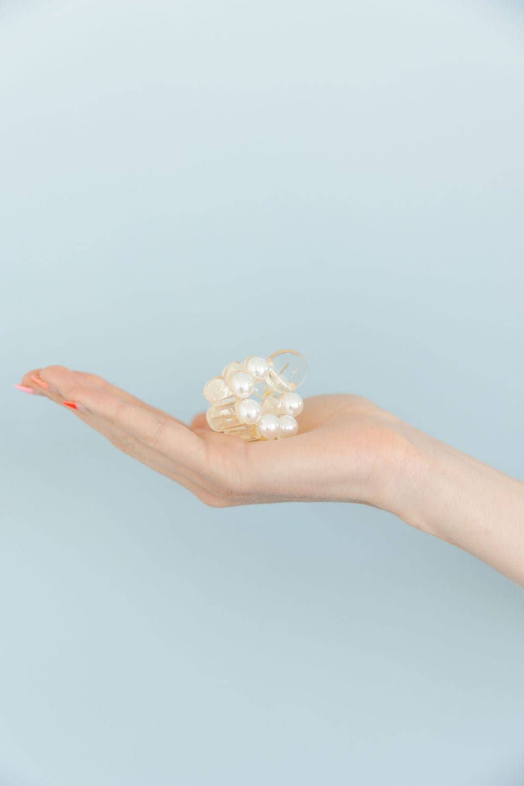 Meg Pearl Claw Clip