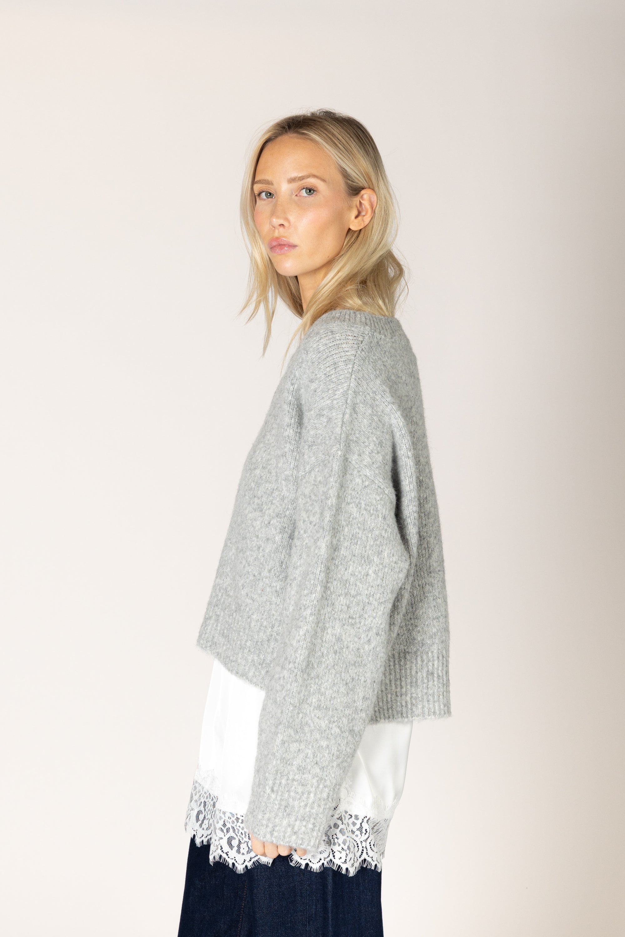 LUXE V SWEATER