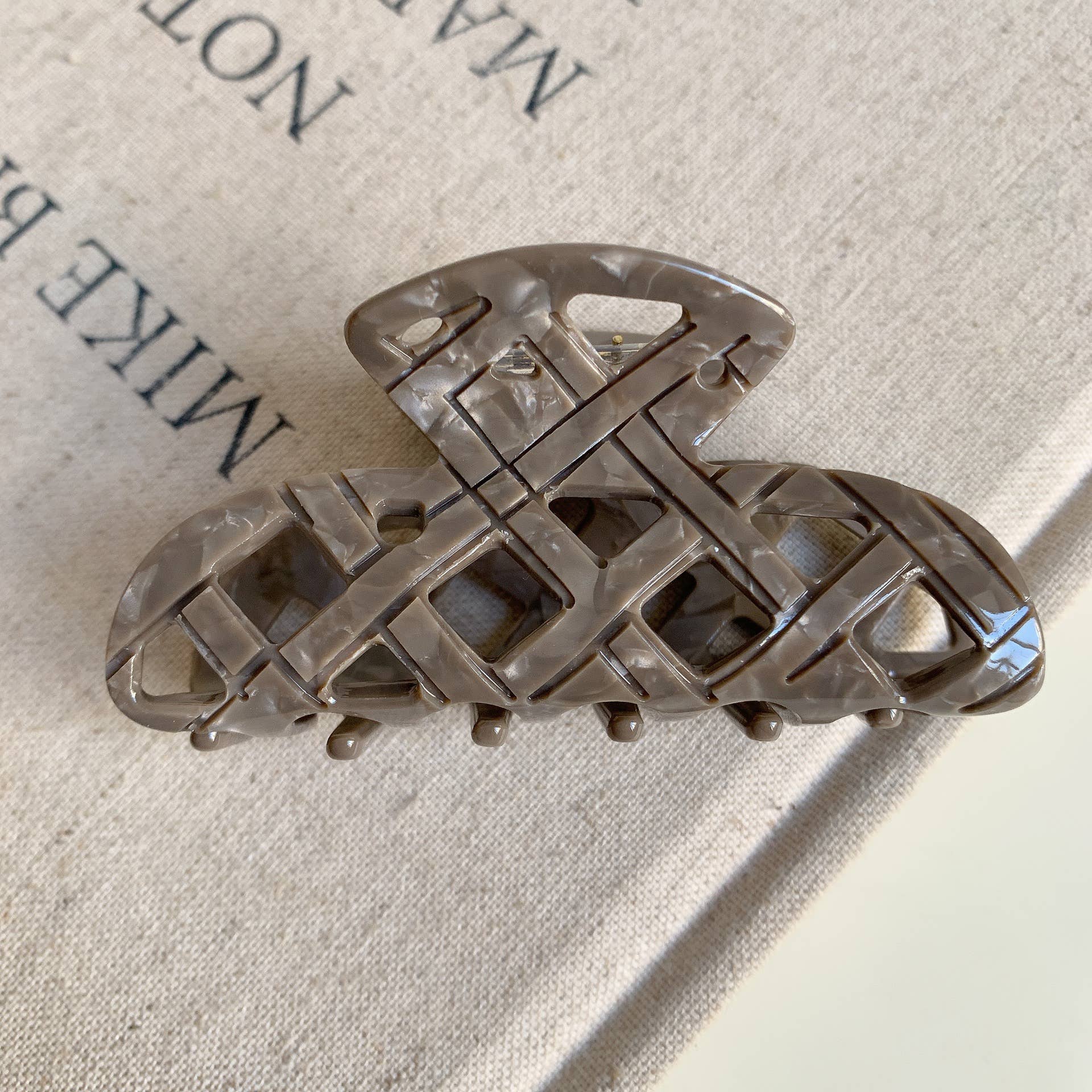 Woven Lattice Claw Clip