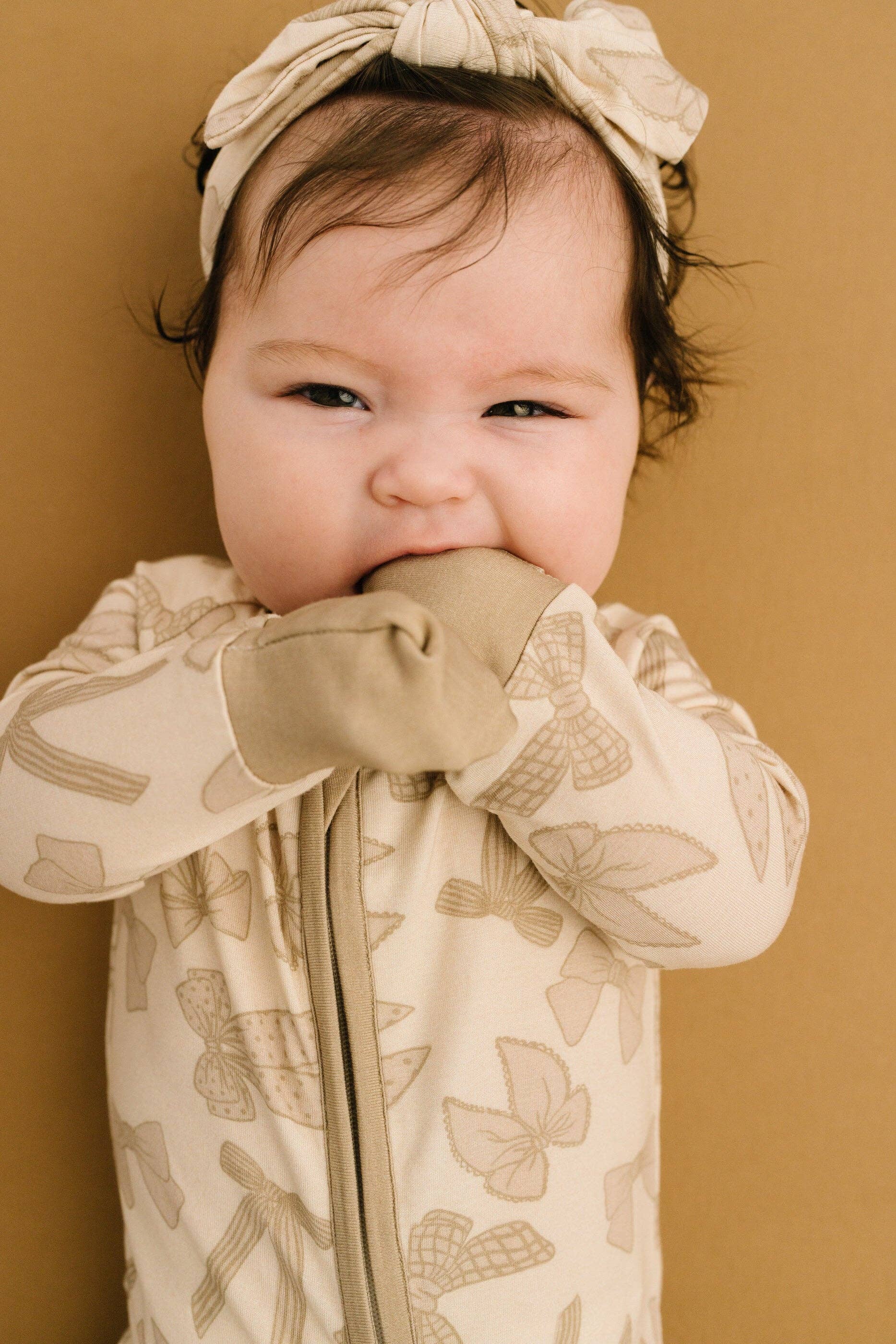 Baby Bamboo sleeper - Neutral Bows