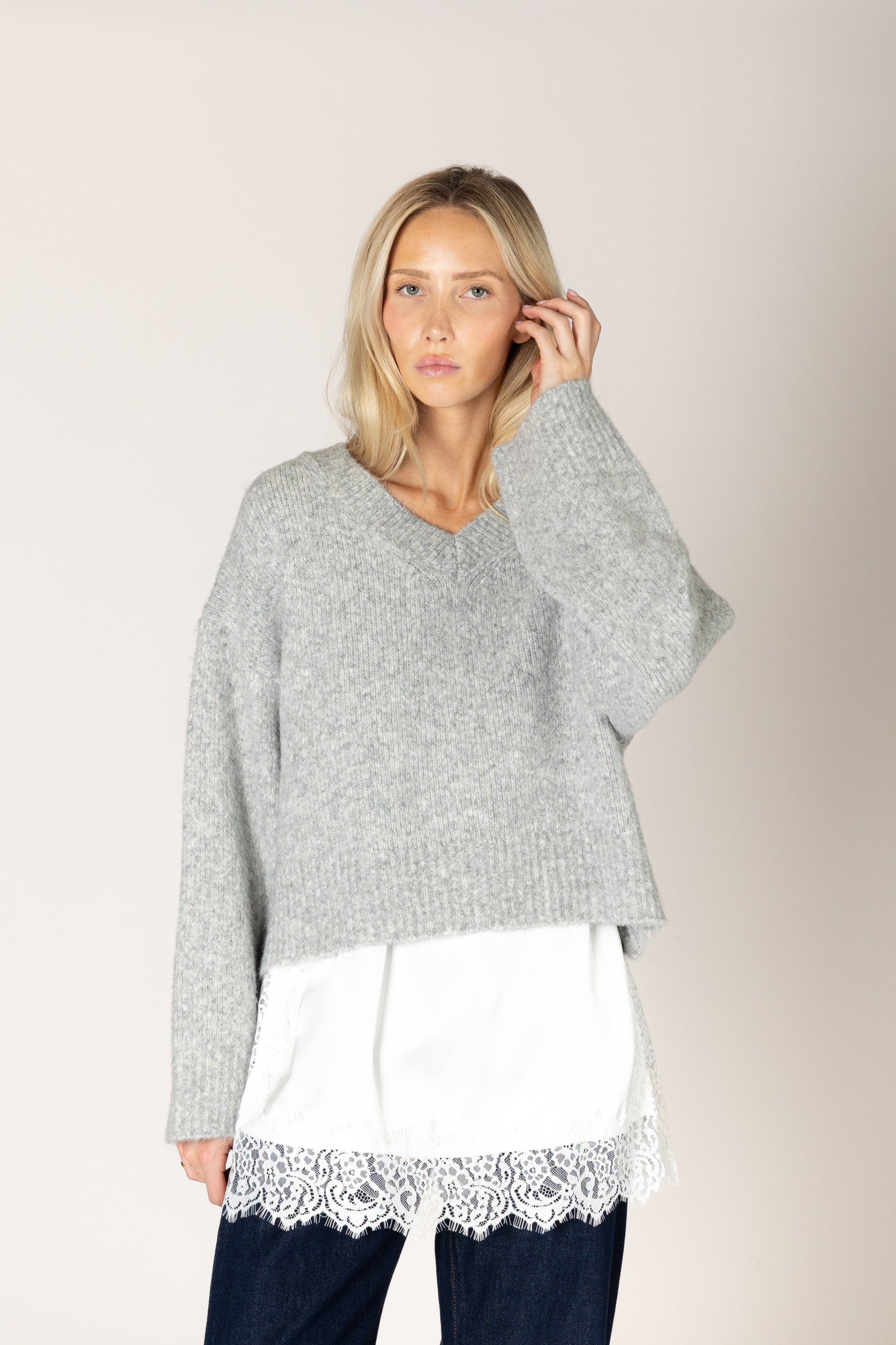 LUXE V SWEATER