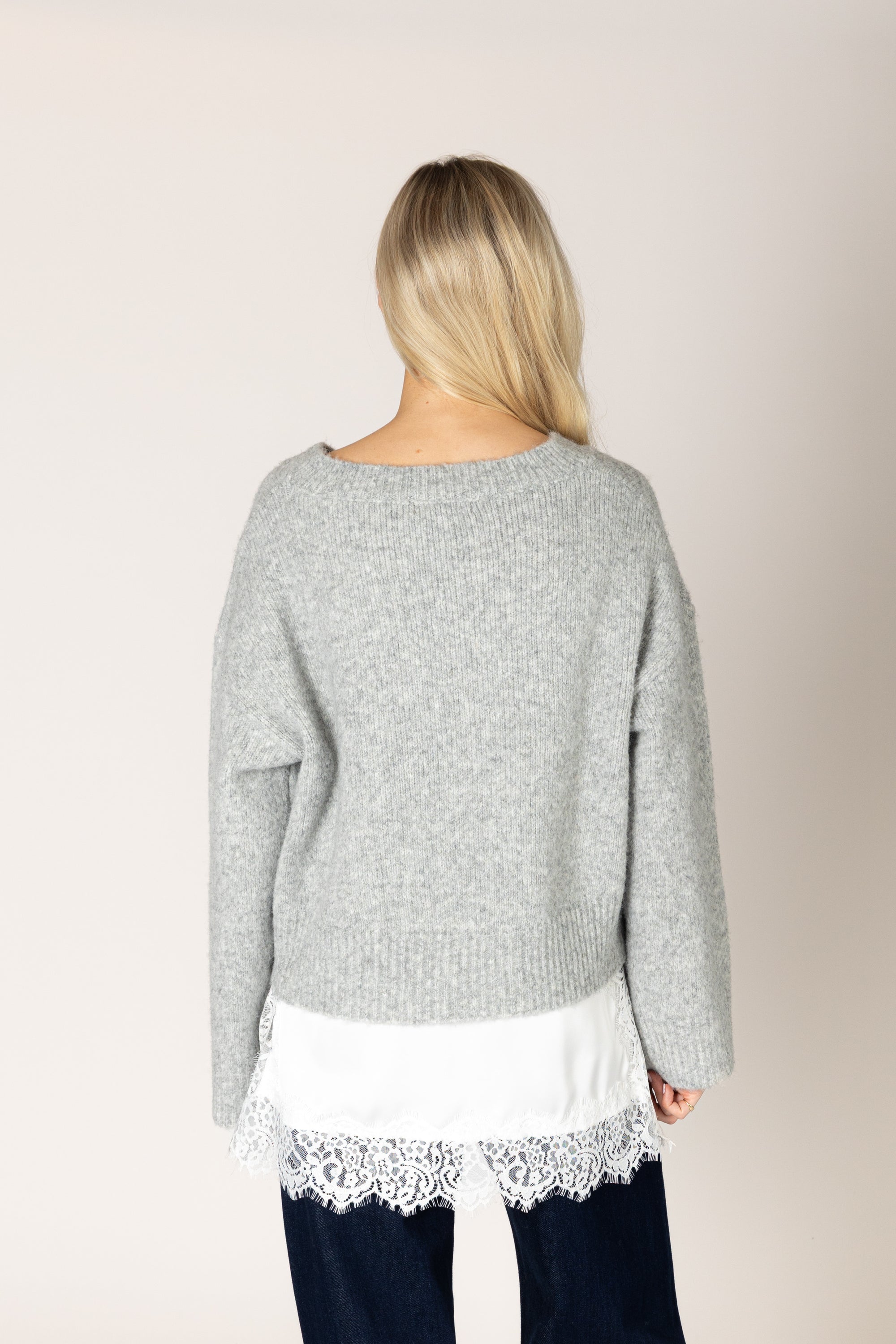 LUXE V SWEATER