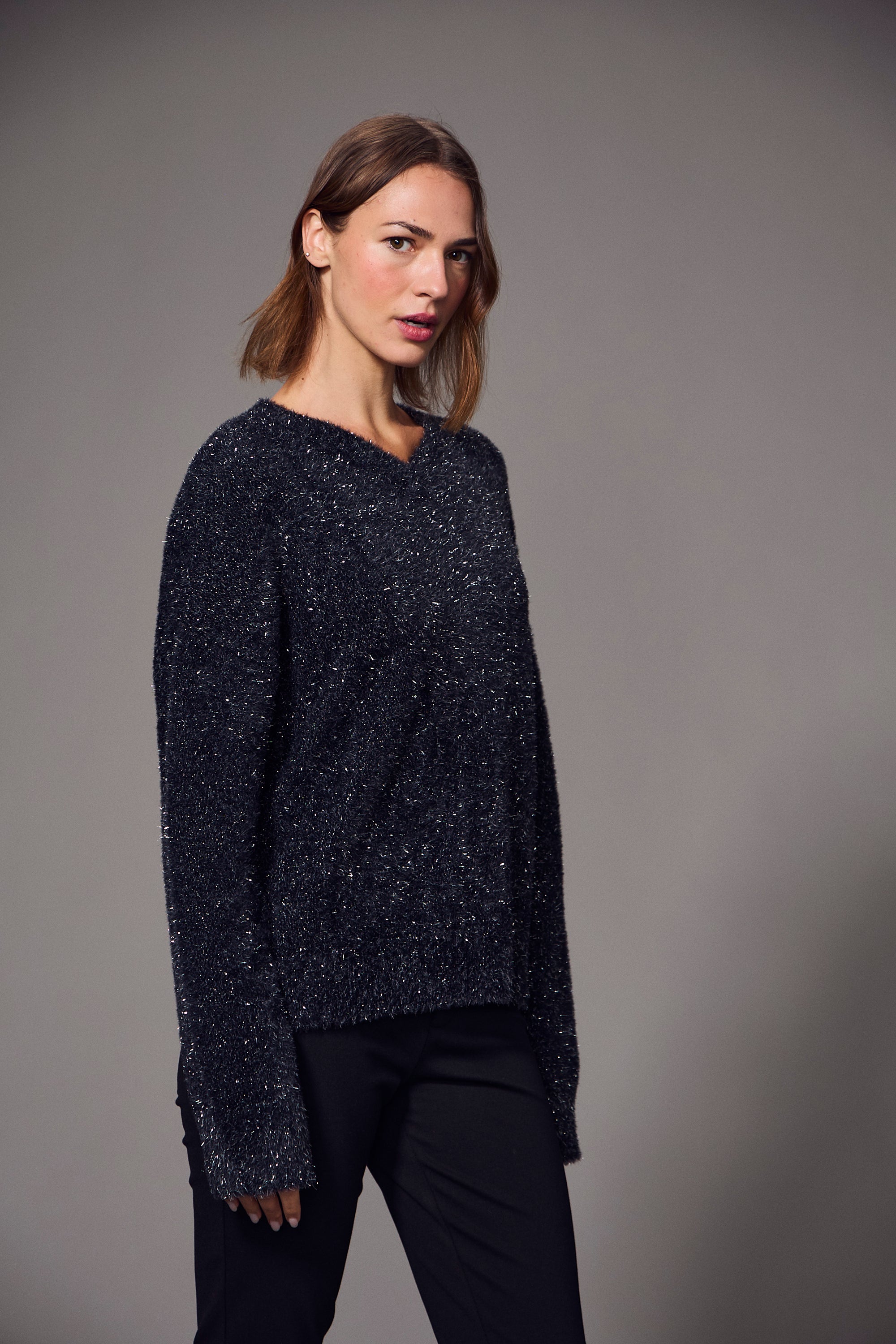 FEATHER V-NECK SWEATER