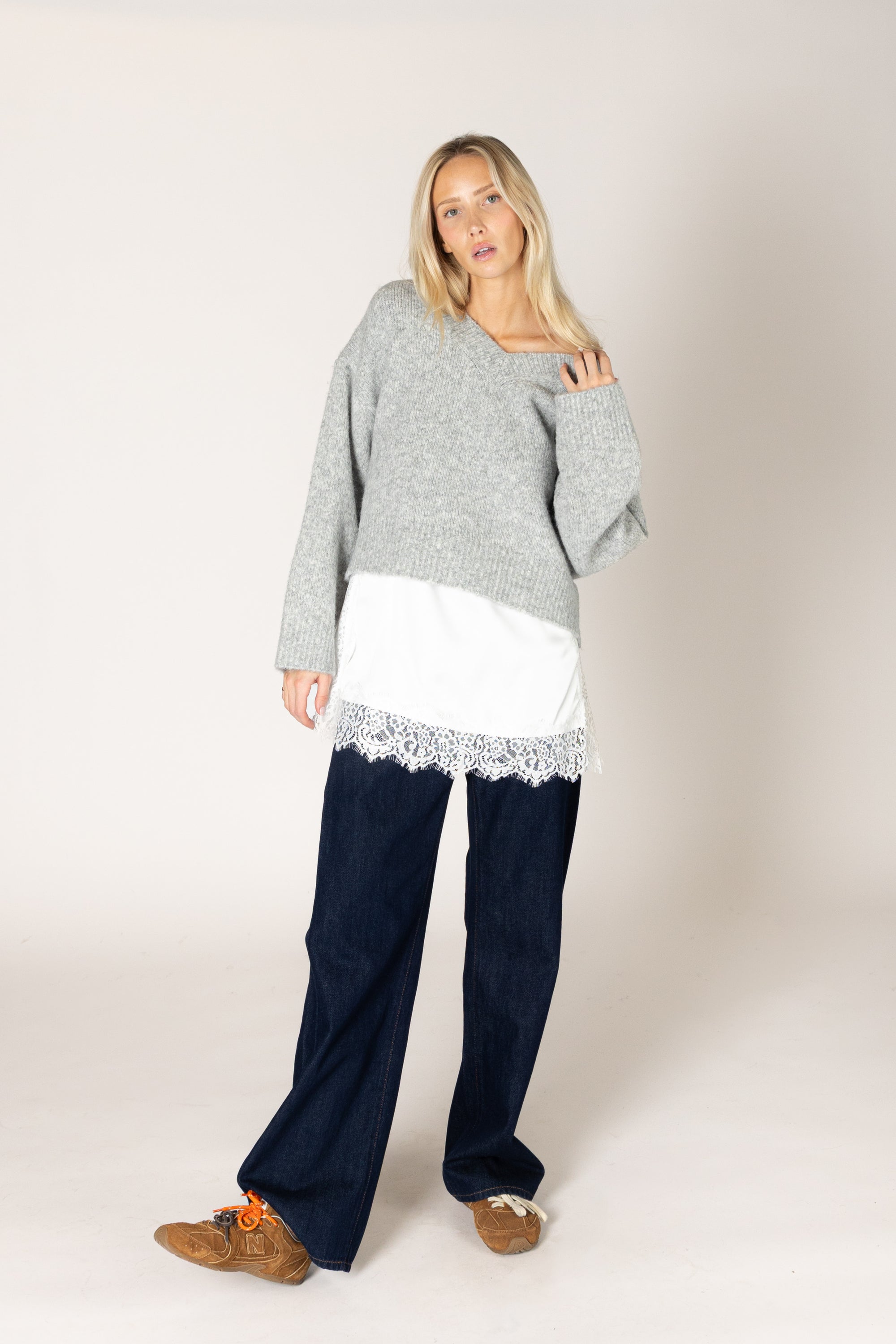 LUXE V SWEATER