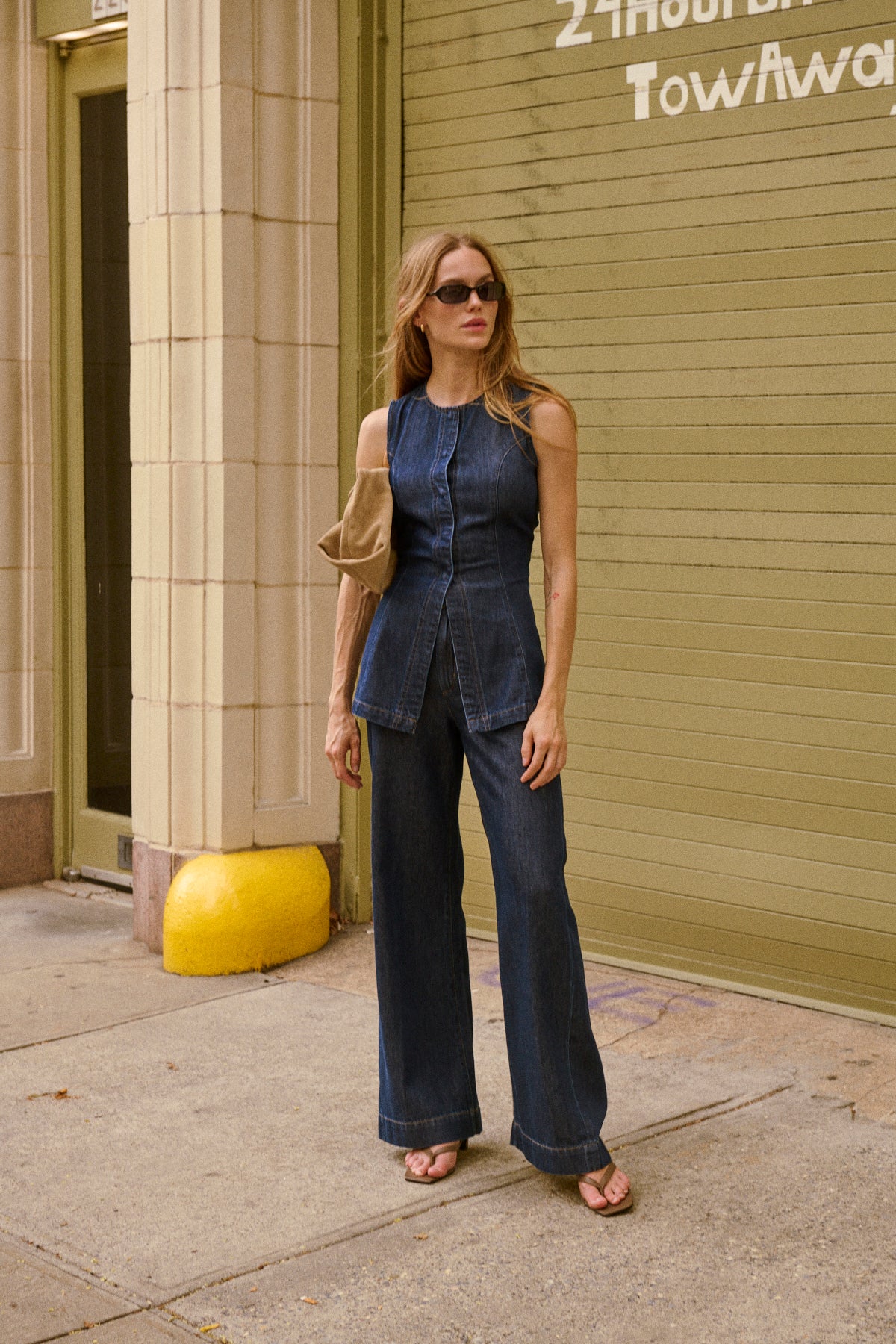 Weightless Clean Denim Trouser