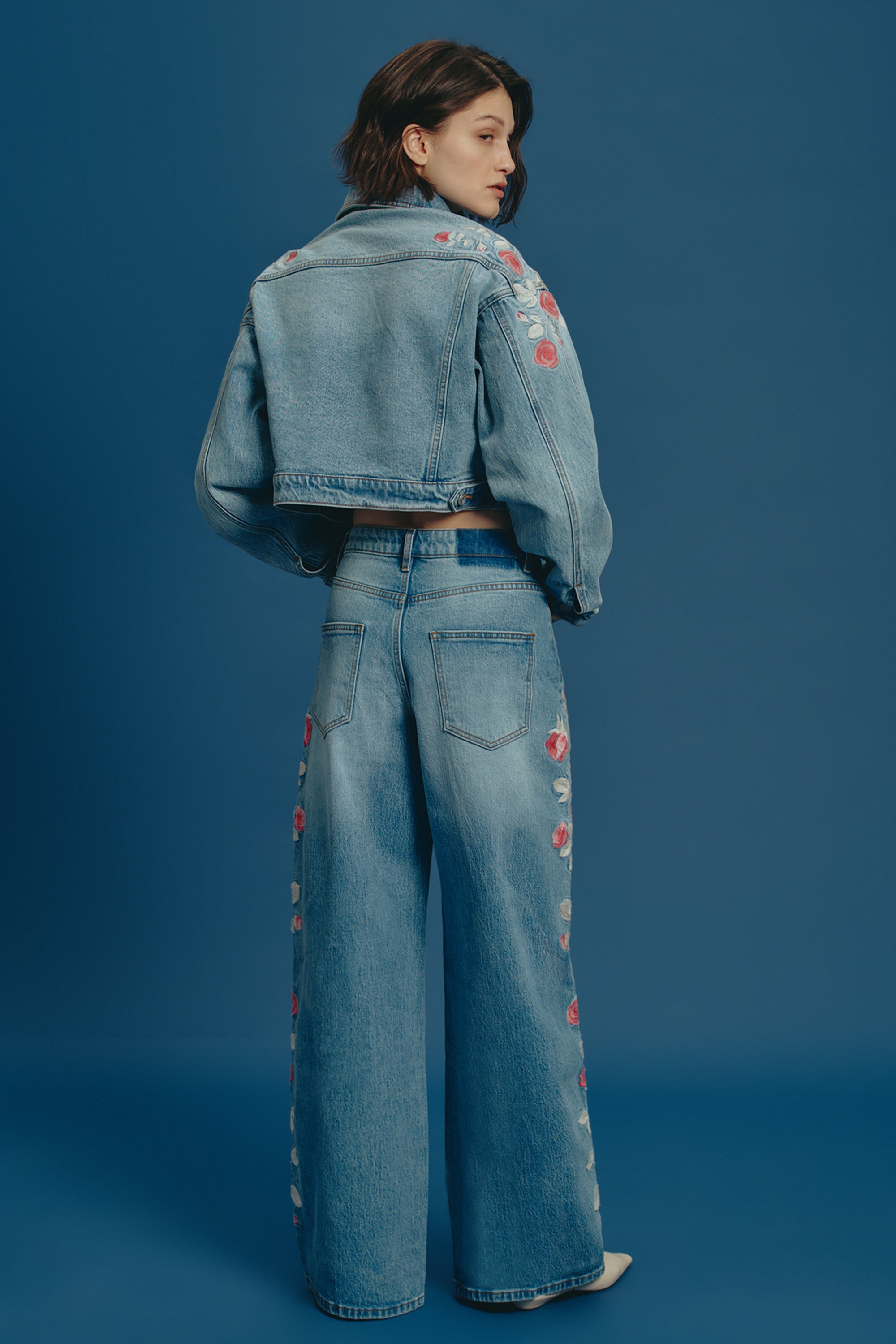 Embroidered Barrel Leg Jeans