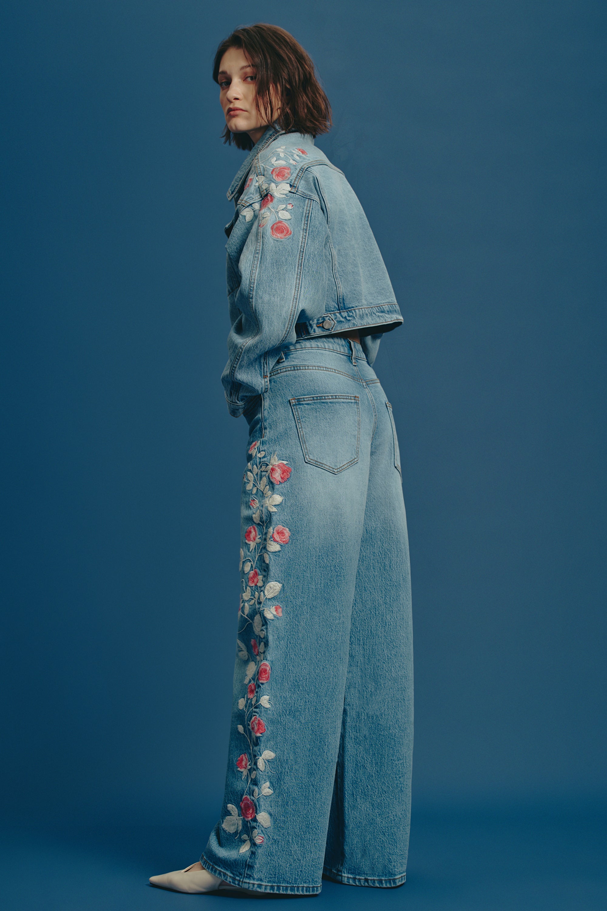 Embroidered Barrel Leg Jeans