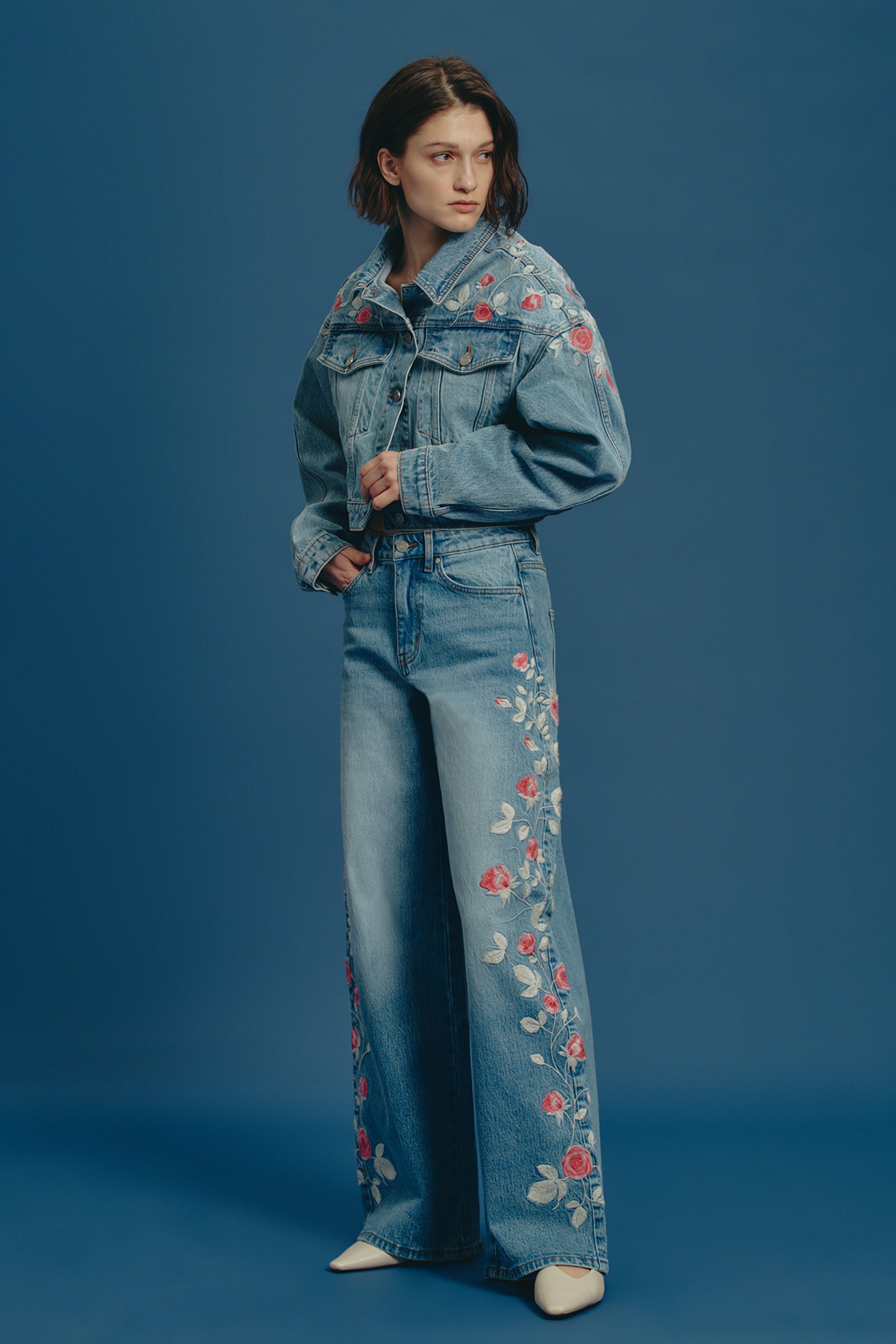 Embroidered Barrel Leg Jeans