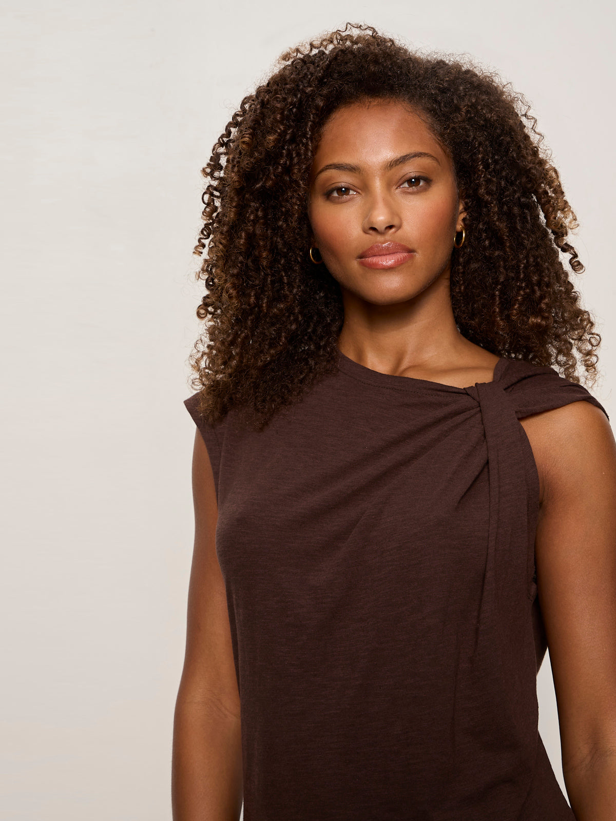 SO TWISTED MUSCLE TEE