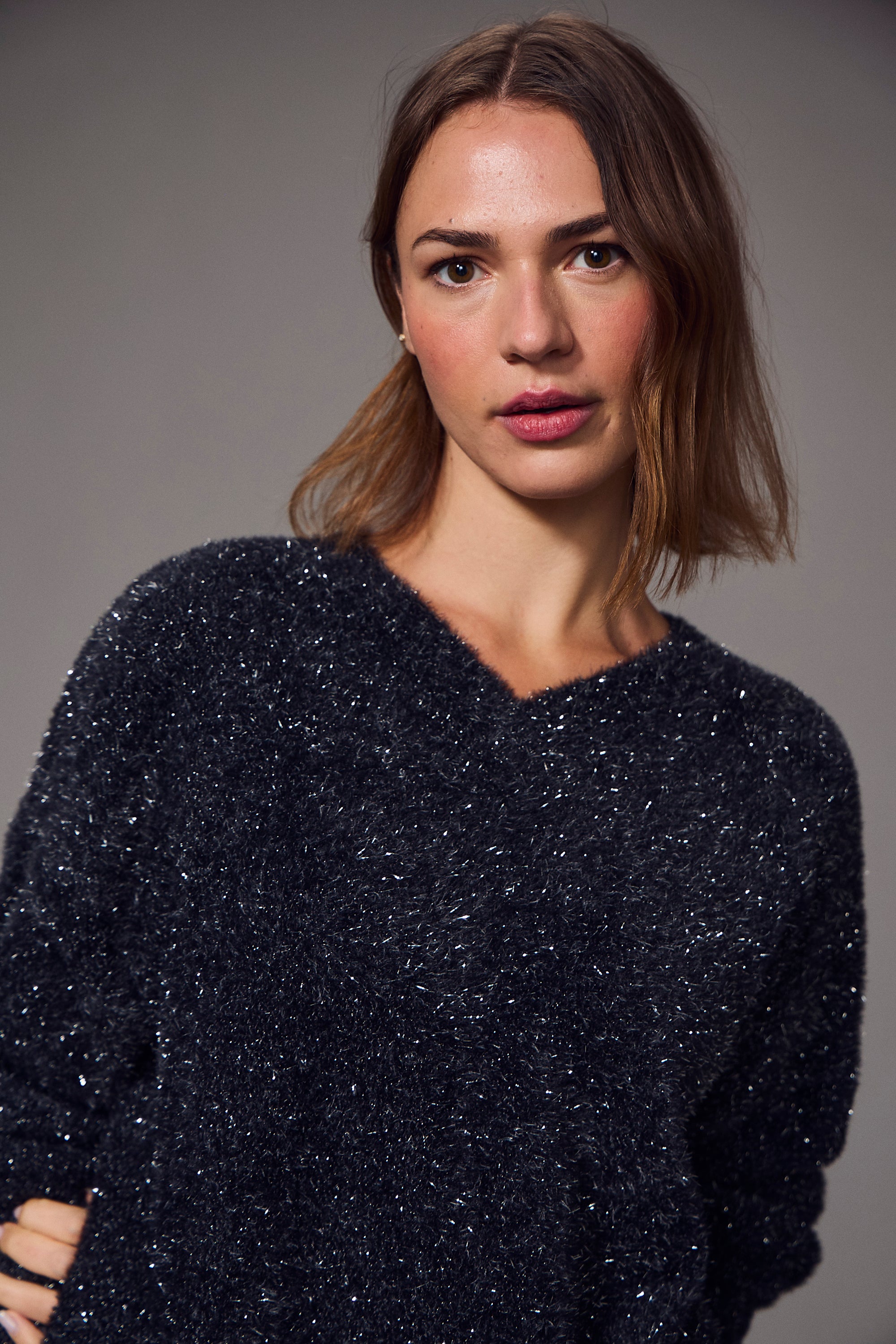 FEATHER V-NECK SWEATER