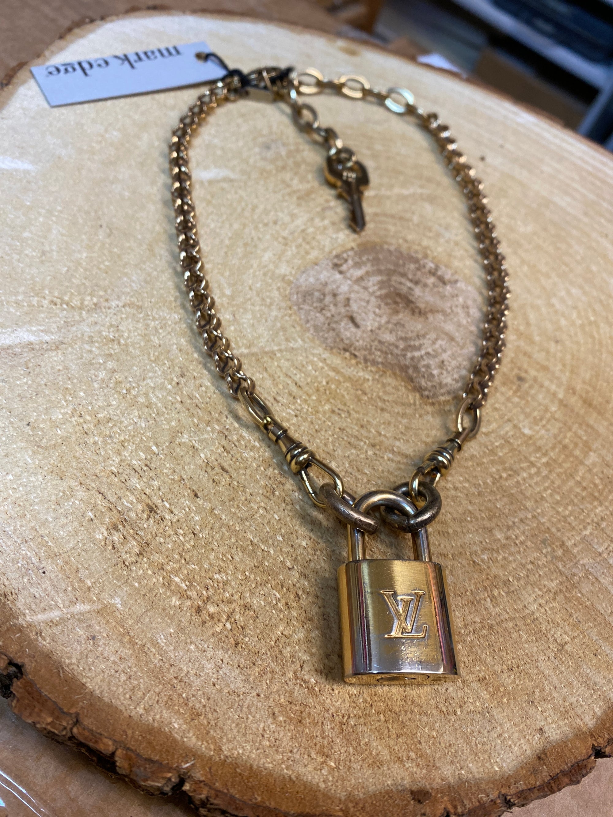 N2639 LV Lock Necklace